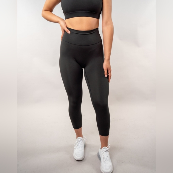 Til You Collapse Effortless Classic Capri leggings - Black, size XS - Picture 3 of 8